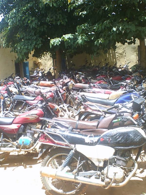 Plusieurs dizaines de motos ont été saisis tôt ce matin suite à des fouilles inopinées dans les concessions à Goz-Beida.