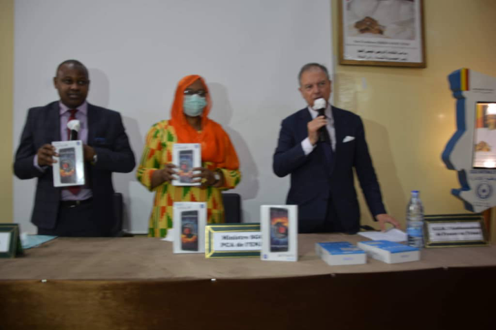 L’ambassade de France au Tchad donne 123 tablettes à l’Ena 1