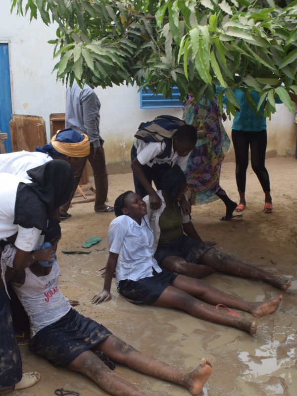 Un sit-in des lauréats des écoles professionnelles dispersée par le Gmip