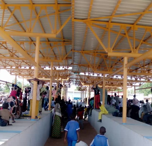 218 places dont 128 hangars construits au marché de Béré