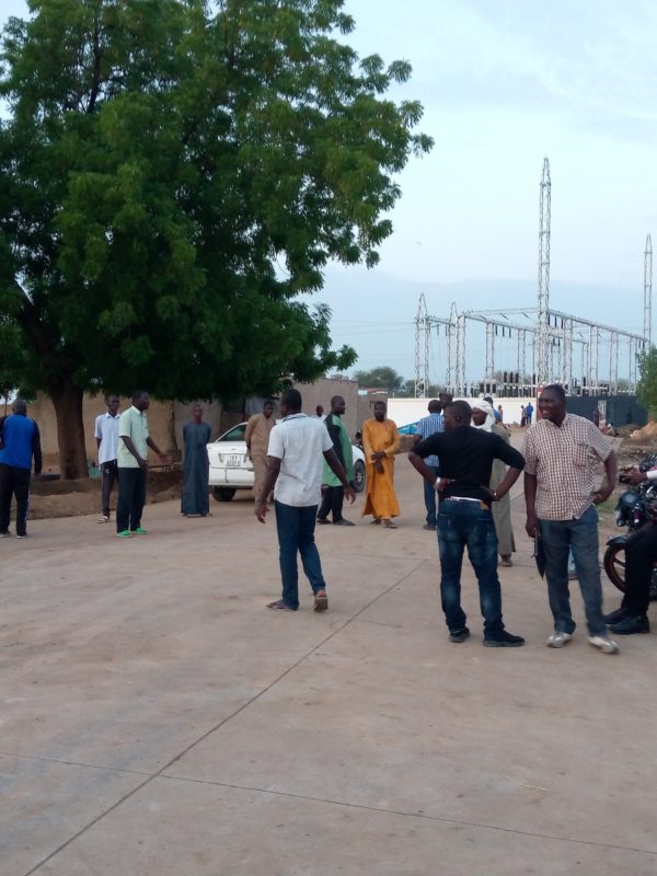 Les deguerpis de la boucle 90kv bloquent le chantier de la Sne