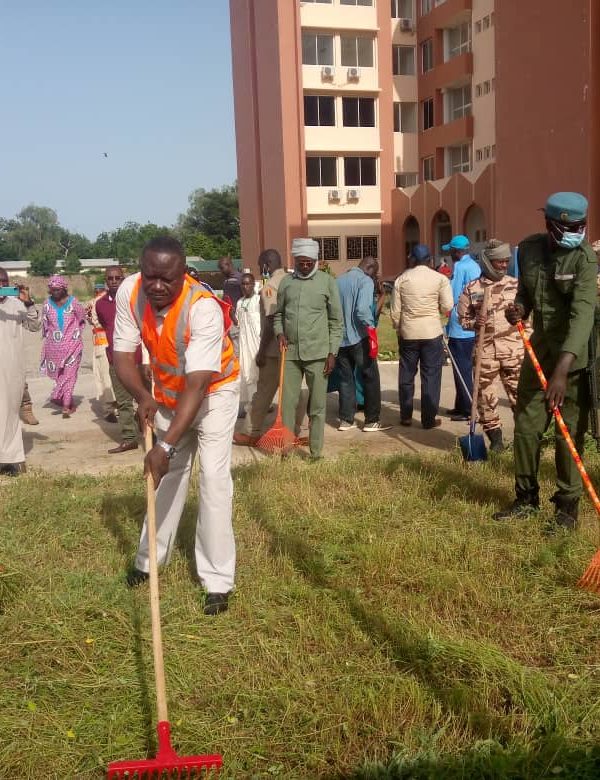Journée mondiale de nettoyage : les services des douanes tchadiennes en action
