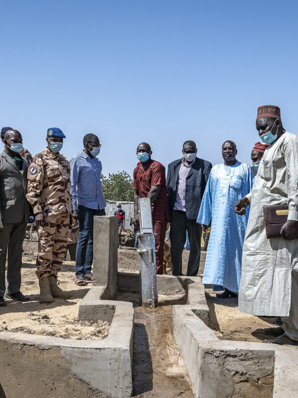 La force Barkhane soutient le savoir-faire des tanneurs tchadiens