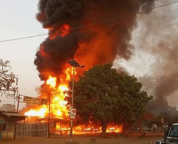 Le grand marché de Sarh en feu