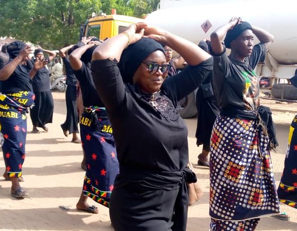 Les femmes de Sarh célèbrent le 8 mars les mains sur la tête