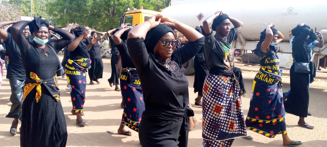 Les femmes de Sarh célèbrent le 8 mars les mains sur la tête 1