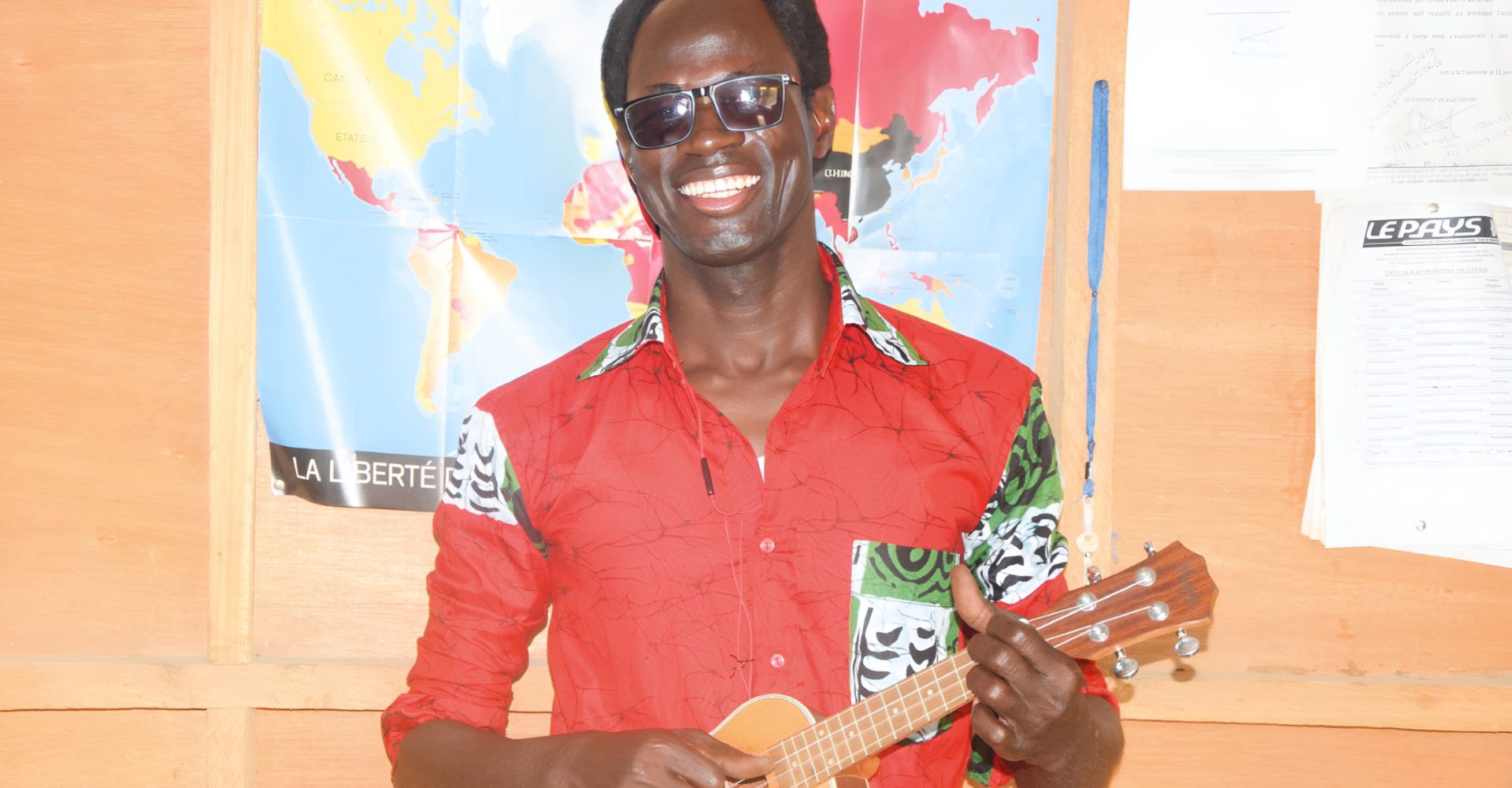 Issa Ndem Bass: de la guitare bass au Ukulélé 1