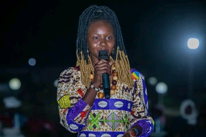 La slameuse Triciana représentera le Tchad  au championnat du monde de slam et poésie au Brésil 1