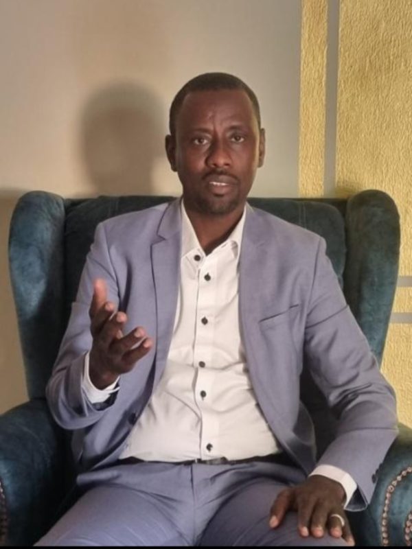 « l’Etat ne peut pas unilatéralement nationaliser les actifs d’Esso. Parce que cette nationalisation ne repose sur aucune base juridique et même si tel était le cas les arguments avancés ne tiennent pas debout », Oumar Ali Fadoul, expert en économie pétrolière