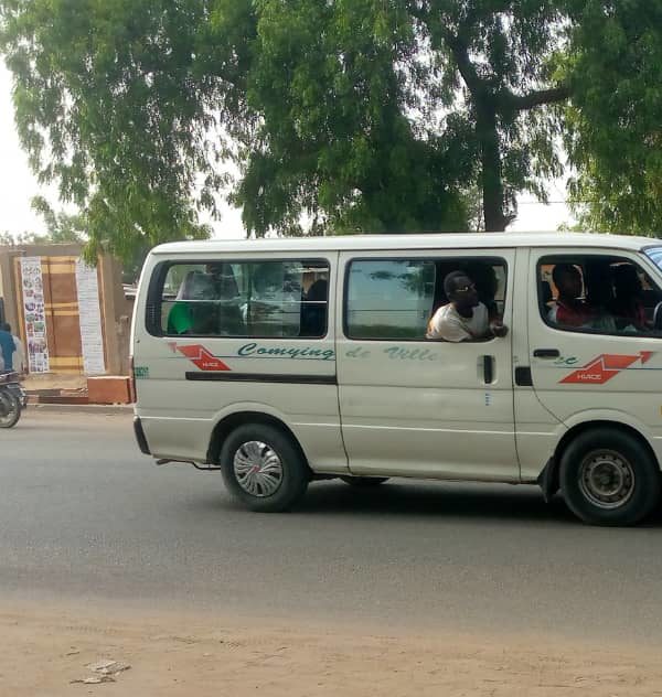 Pénurie de carburant, les prix de transport des minibus en hausse