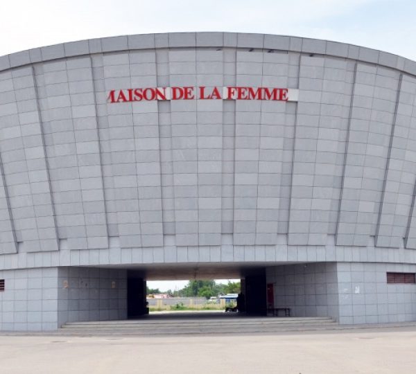 Le personnel contractuel de la maison de la femme en grève sèche