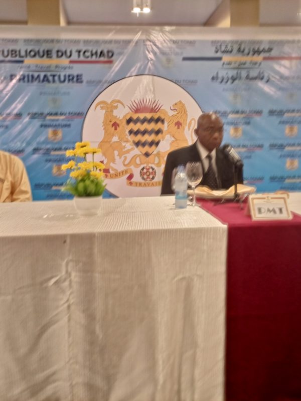 Le premier ministre Saleh Kebzabo échange avec les responsables des medias