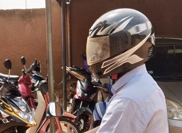 Le port de casque suspendu jusqu’à nouvel ordre