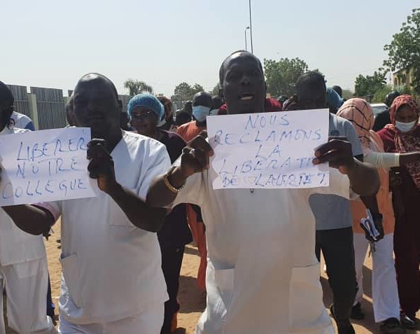 Sit-in à l’hôpital de la Renaissance :  Le personnel réclame la libération de leur collègue incarcéré à la maison d’arrêt de Klessoum