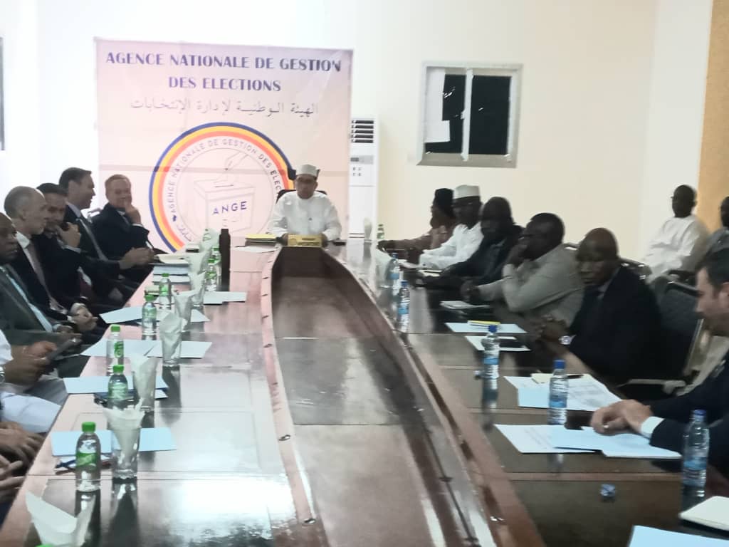Ahmed  Bartchiret  échange avec les Ambassadeurs accrédités au Tchad 1