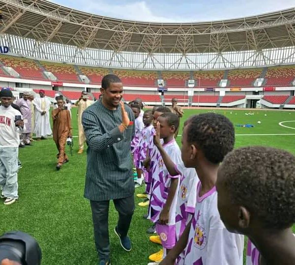 Samuel Eto’o a visité le stade de Mandjafa