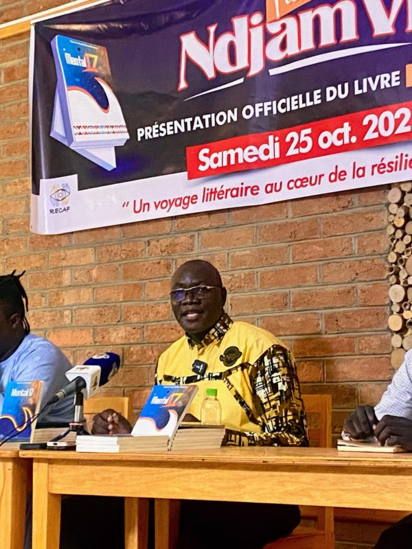 “Mental 17″ : Nguinambaye Ndoua Manasse signe un ouvrage sur l’histoire du Festival NdjamVi