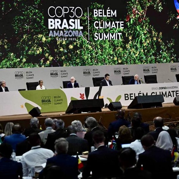 COP30 : les négociations cruciales démarrent au Brésil sur fond de vives tensions