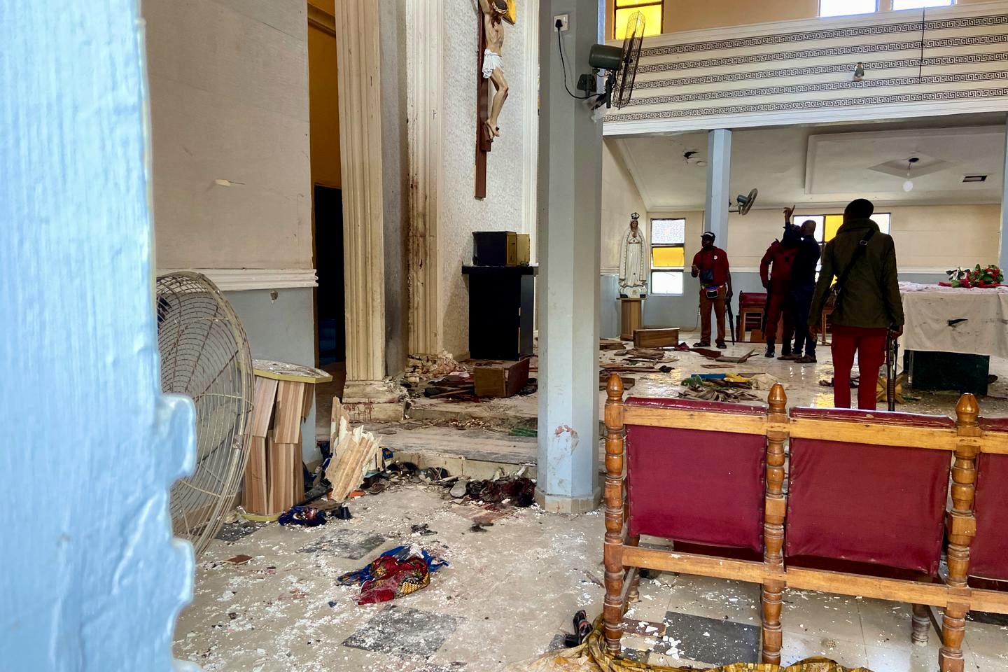 Nigeria : une attaque d'église en direct fait deux morts et suscite l'effroi 1