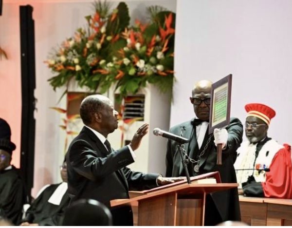 Côte d’Ivoire: Alassane Ouattara investit président de la République pour son quatrième mandat