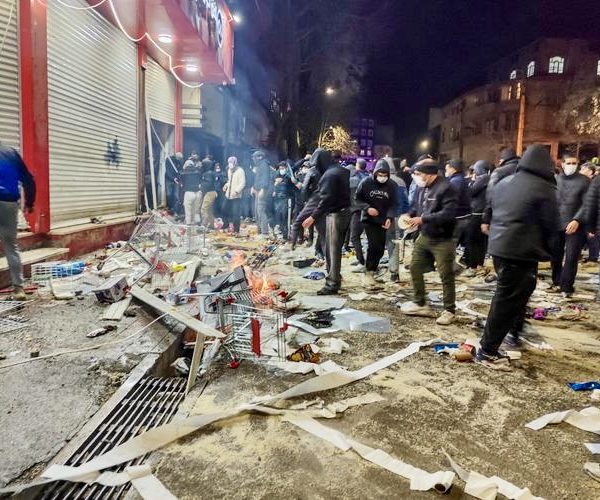 Répression en Iran : au moins 45 manifestants tués, Internet coupé