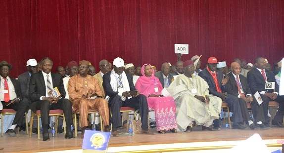 Une centaine de partis politiques soutient Idriss Déby
