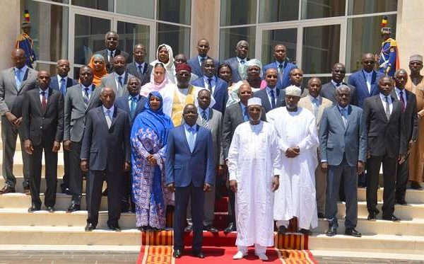 Le gouvernement adopte des mesures d’urgence avec le soutien du Mps