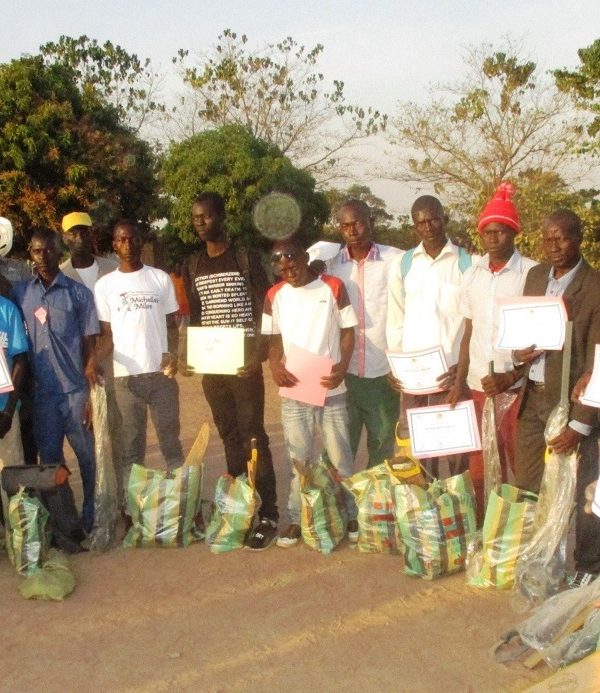 Des retournés tchadiens de la Rca formés en divers métiers reçoivent parchemins et kits