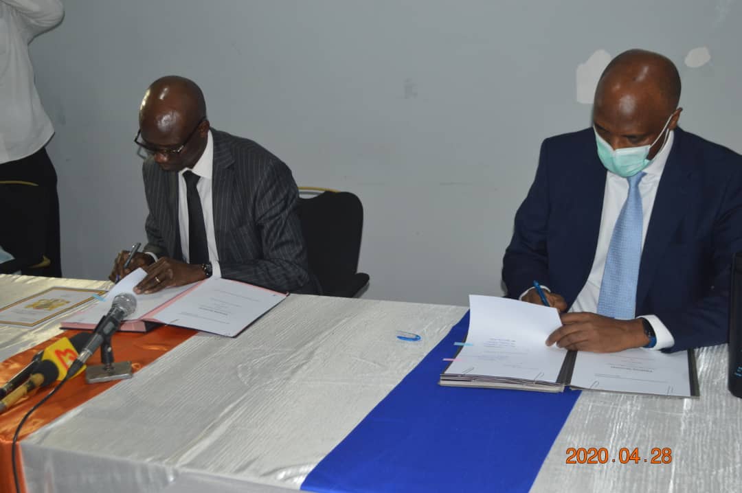 Signature d’un accord de financement de 16,95 millions $ pour faire face au Covid19 1