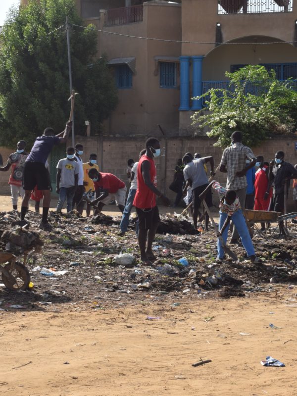 La compagnie ThéâtrElan donne un coup de balai à rue 5.648 de Chagoua