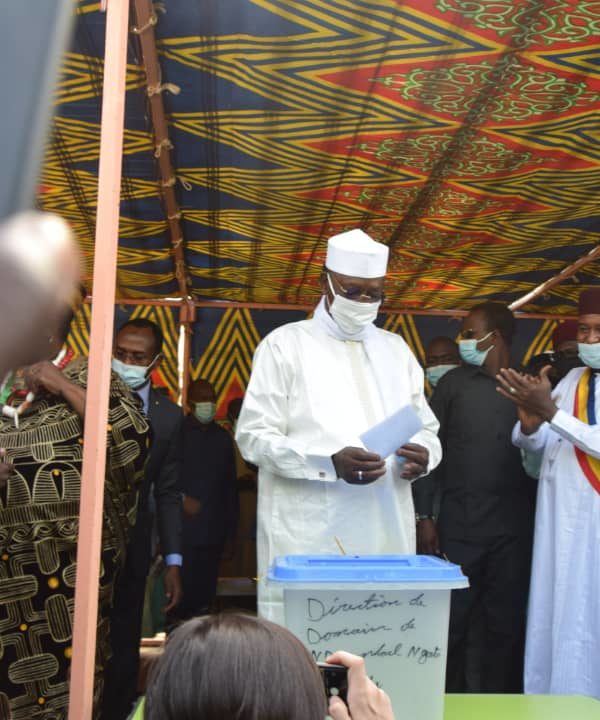 Idriss Deby Itno a voté