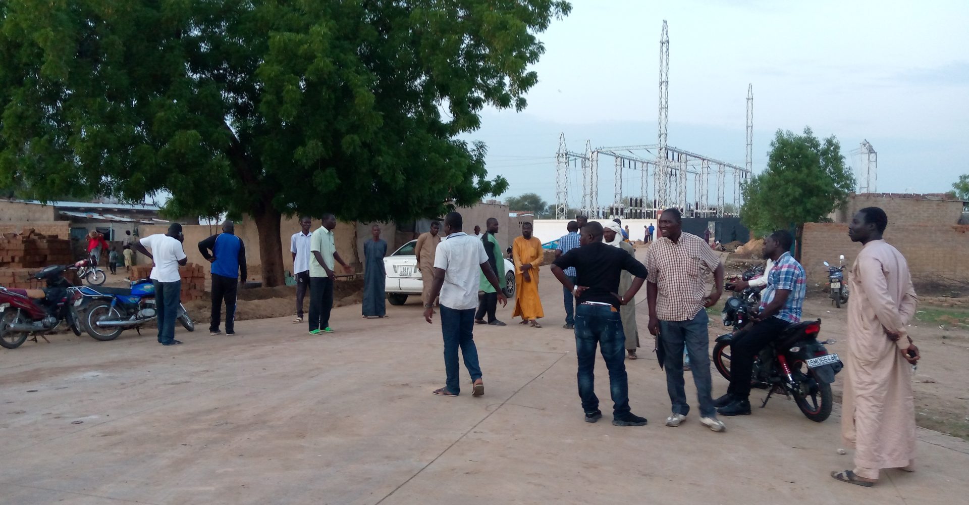 Les deguerpis de la boucle 90kv bloquent le chantier de la Sne 1