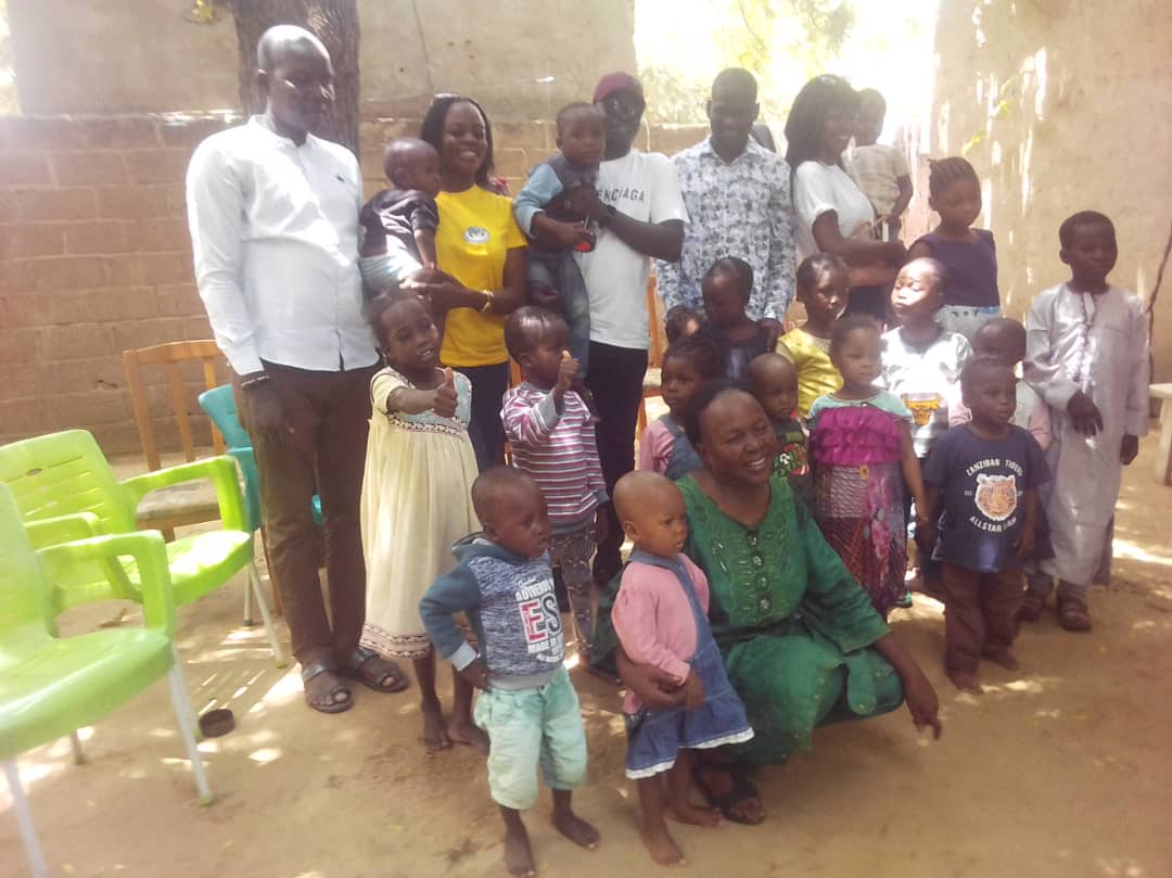 L’Association Charity fait un don à l’Orphelinat Apsoa 1