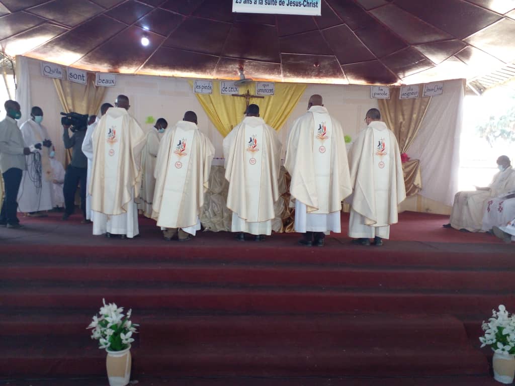 L’Eglise Catholique au Tchad célèbre le jubilé d’argent de ses six prêtres 1