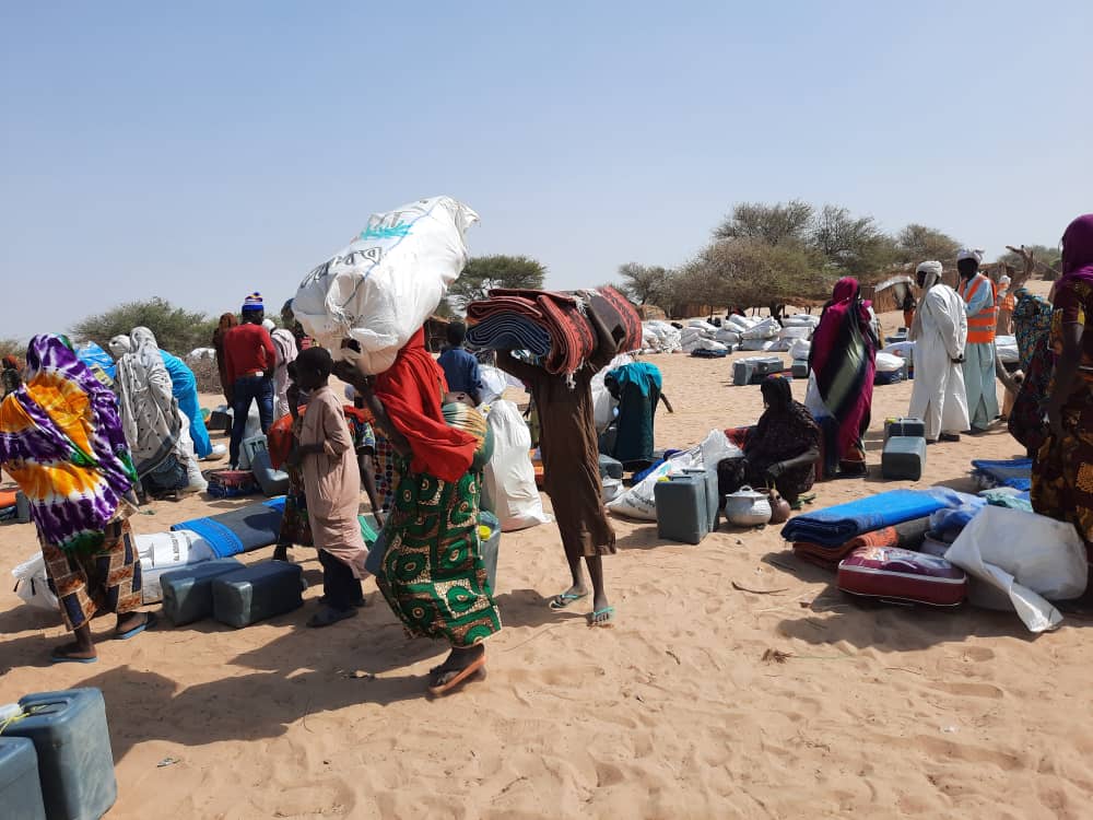 Distribution des Kits NFI (non alimentaire) et des coupons Cash aux déplacés internes de Tchoukou-Terri dans le Département de Mamdi, province du Lac dans le cadre du programme RRM financé par ECHO et du Top Up SIDA. 1