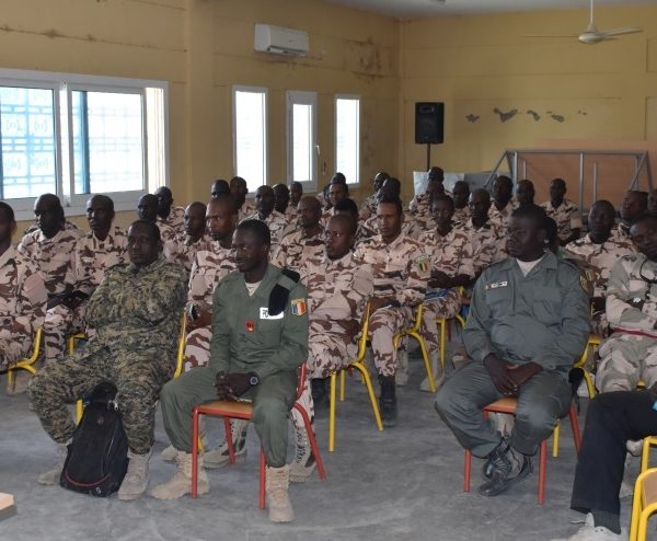 Plusieurs élèves et officiers de police formés sur l’utilisation des techniques d’intervention
