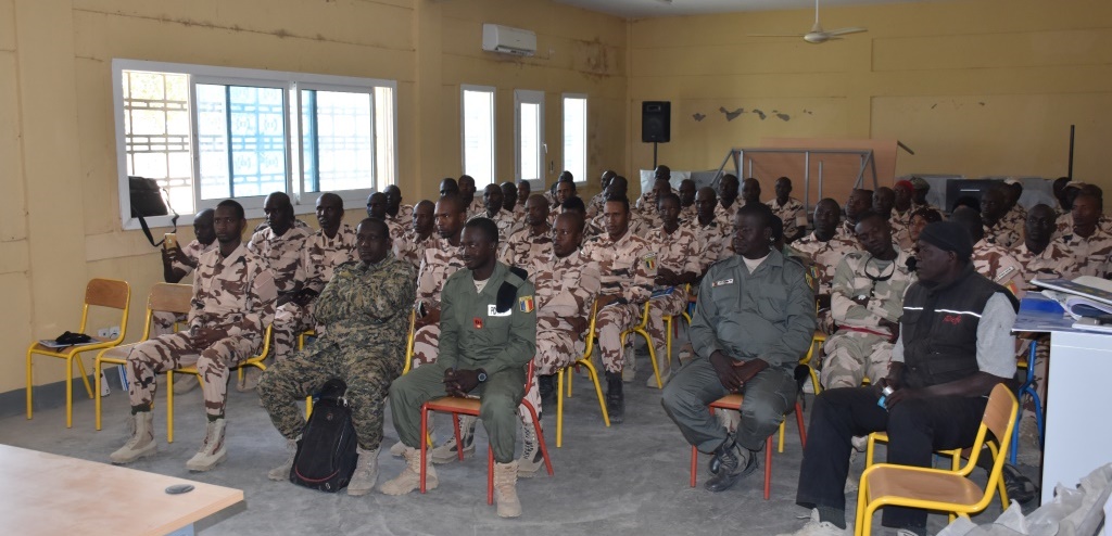 Plusieurs élèves et officiers de police formés sur l'utilisation des techniques d'intervention 1