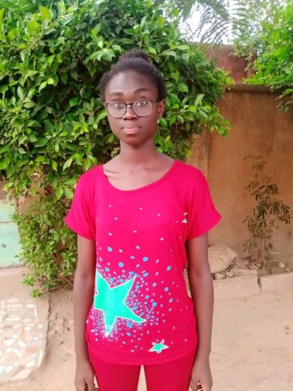 Une burkinabè d’origine tchadienne obtient son baccalauréat série C avec la mention très bien
