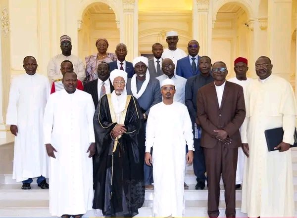 « Les leaders religieux jouent un rôle dans tout ce qui élimine les distances et rapproche les cœurs et doivent constituer le pilier de ce dialogue », Mahamat Idriss Deby Itno