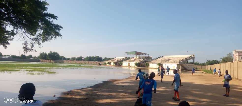 Le stade d’Abena : Terrain de foot ou piscine olympique? 1