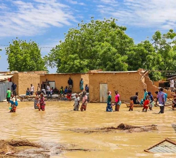 Plus de 27 millions d’enfants en danger alors que des inondations dévastatrices battent des records à travers le monde