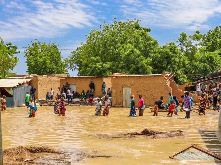 Plus de 27 millions d'enfants en danger alors que des inondations dévastatrices battent des records à travers le monde 1