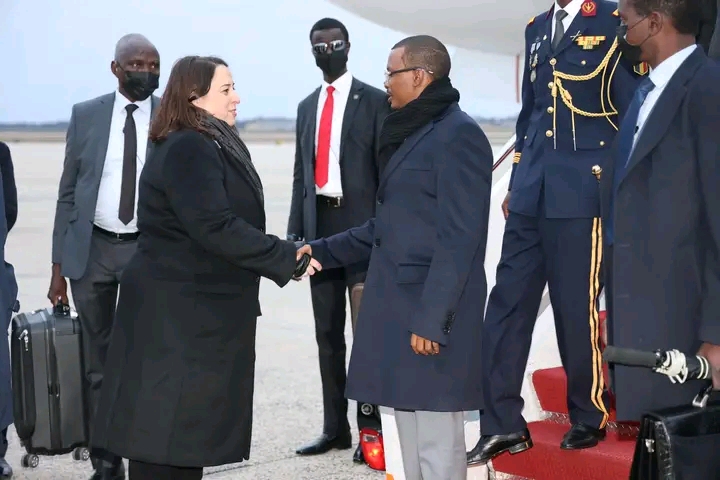 Un accueil “pas amical” réservé au Président Mahamat Idriss Déby devant un hôtel à Washington DC 1