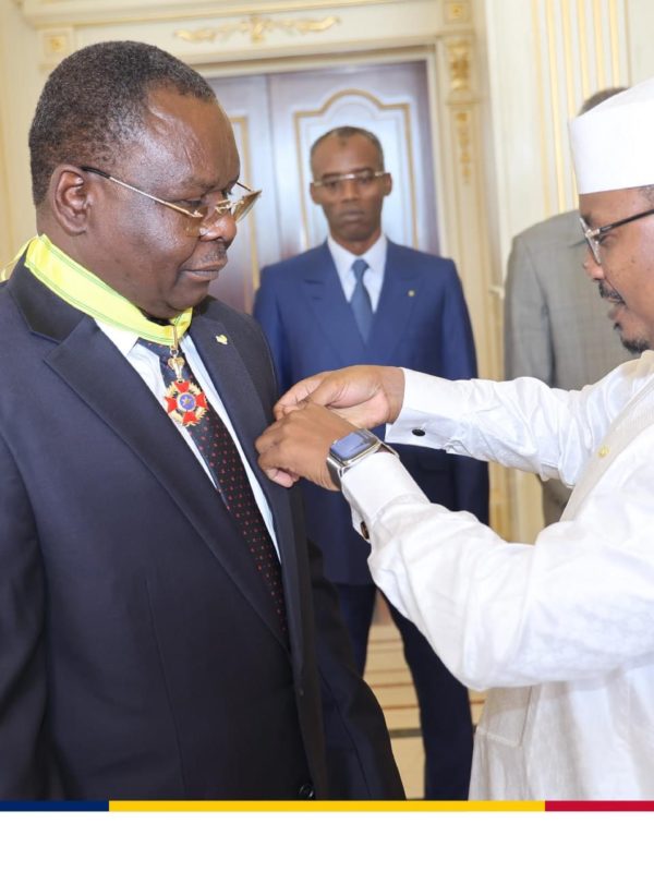L’Ambassadeur Allamaye Halina décoré par le Président de transition