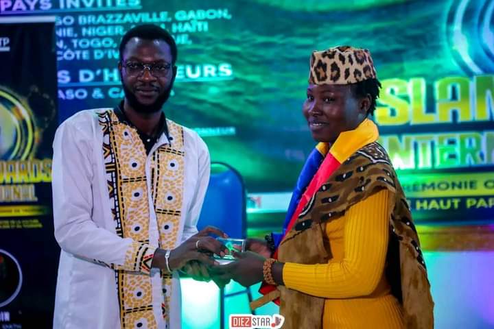 La tchadienne Gralys remporte le premier prix du Slam Awards International à Bamako 1