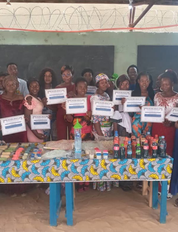 Le centre Koulsy Lamko forme 68 filles étudiantes en techniques de fabrication des détergents