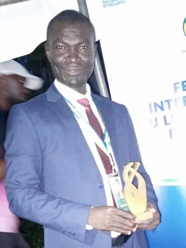 L’écrivain Sosthène Mbernodji reçoit le prix de l’Ambassadeur du Filiga