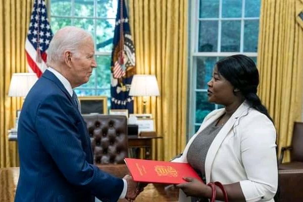 L’ambassadrice du Tchad aux Usa présente ses lettres de créance au Président américain
