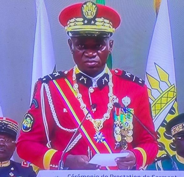 Gabon: le général Brice Oligui prête serment comme président de la transition