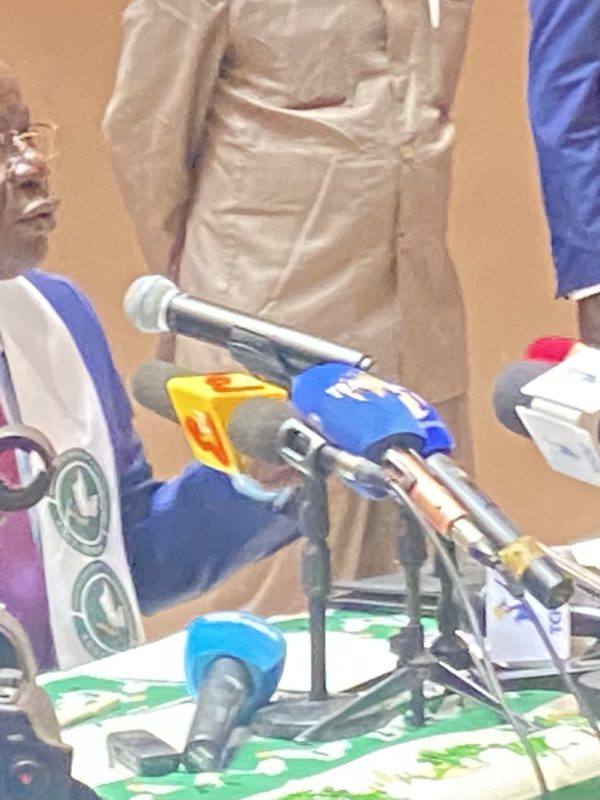 « Le passage en force ou le choix est en réalité entre le Oui et le oui masqué en Non, ouvre un cirque qui aurait été risible, s’il ne s’agissait pas de l’avenir d’un peuple et d’une nation »,  Pahimi Padacké Albert